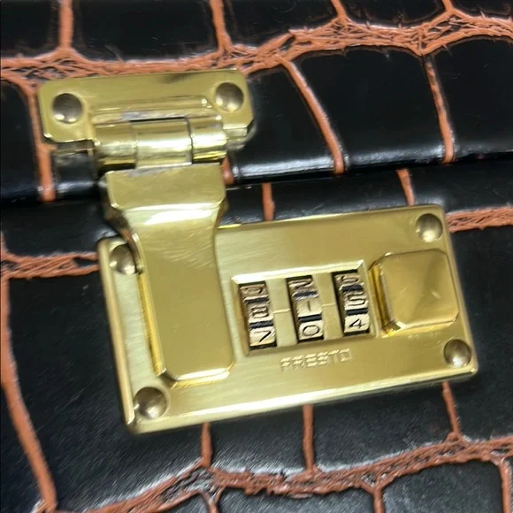 Elegant Black and Brown Crocodile Pattern Briefcase - Picture 6 of 16